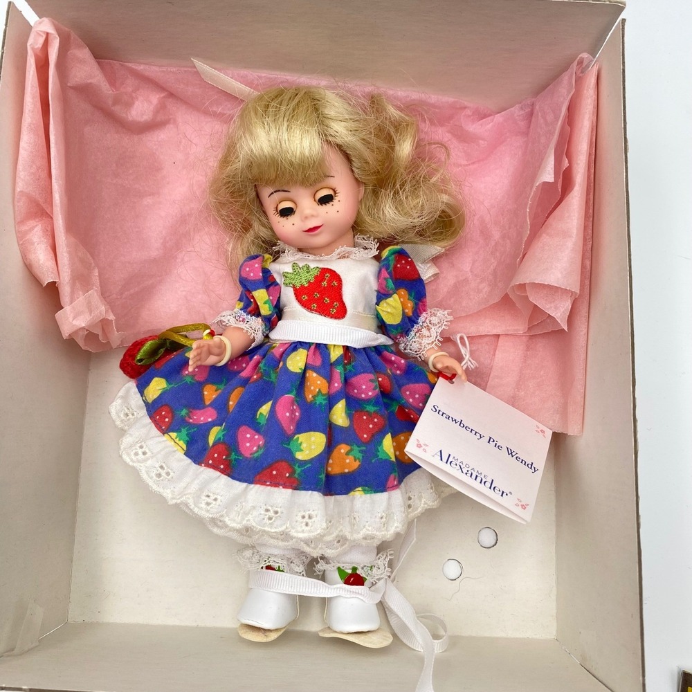 Madame Alexander Strawberry Pie Wendy‎ 8" Doll Style 27940 Flaw RARE
